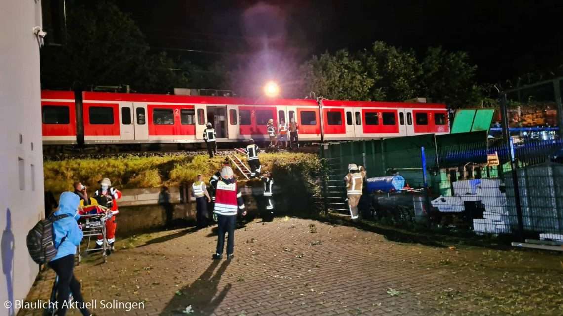 Starkes Unwetter in Teilen von NRW 80 Passagiere aus Zug
