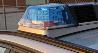 Blaulicht auf einem Polizeifahrzeug in Solingen, wichtig für Einsatz und Sicherheit.