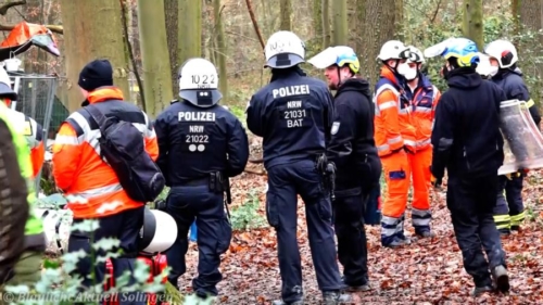 11100064.00 16 57 01.Standbild003