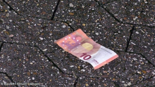 Sequenz 01.00 07 30 12.Standbild002