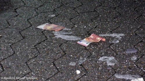 Sequenz 01.00 07 50 24.Standbild004